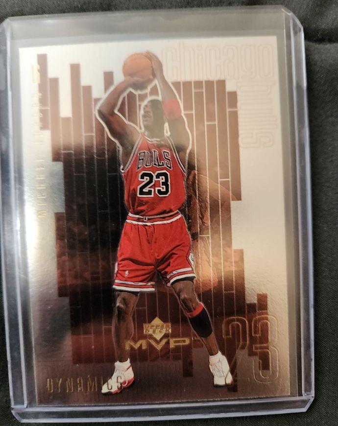 1999-00 Upper Deck MVP #D1 Michael Jordan Dynamics — front