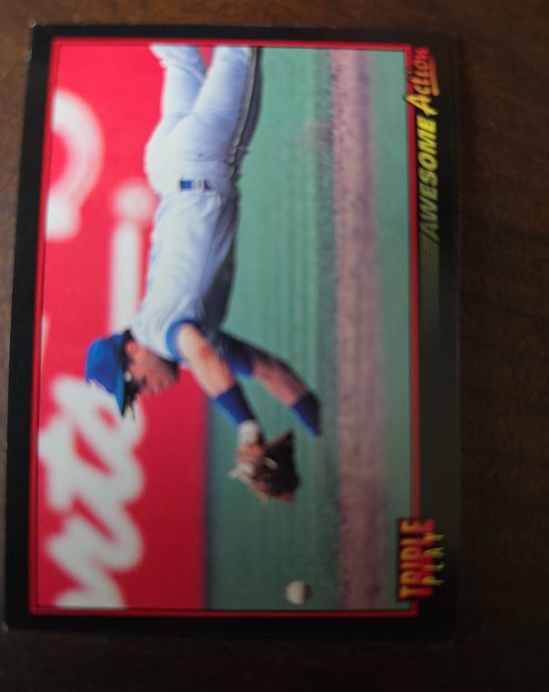 1993 Donruss Triple Play #200 Roberto Alomar — front