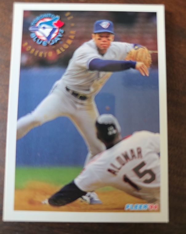 1994 Fleer #324 Roberto Alomar — front