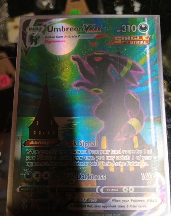 2021 Pokémon TCG Evolving Skies #215 Umbreon VMAX — front