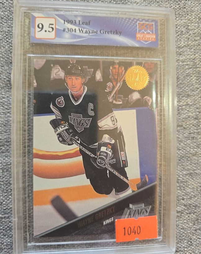 1993 Leaf #304 Wayne Gretzky — front