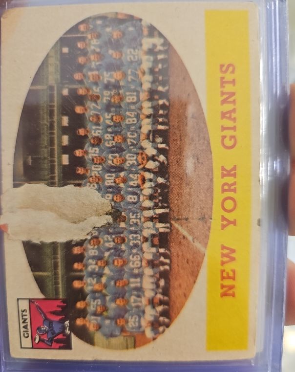 1958 Topps #61 New York Giants Team — front