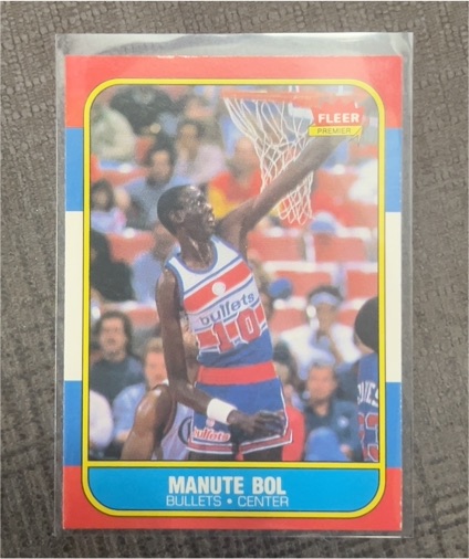 1986 Fleer #12 Manute Bol — front