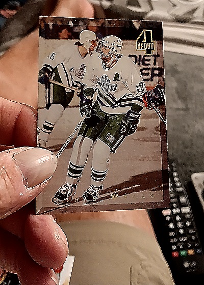 1994 Classic 4 Sport Hockey #137 Chris Wells — front