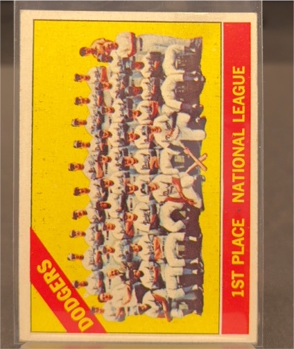 1966 Topps #238 Los Angeles Dodgers Team — front