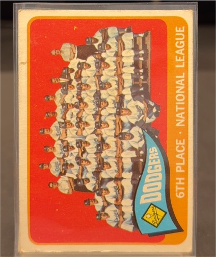 1965 Topps #126 Los Angeles Dodgers Team — front