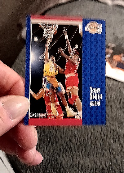 1991-92 Fleer #151 Tony Smith — front