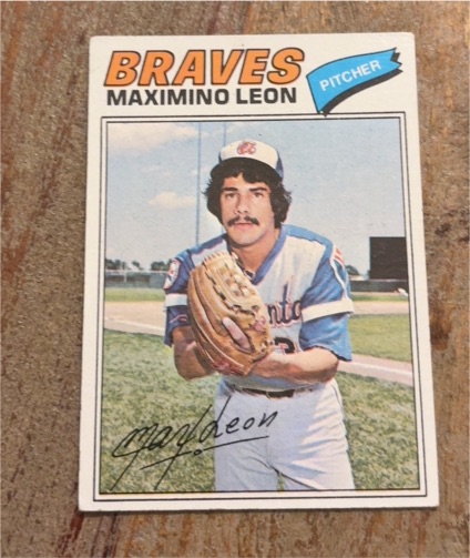 1977 Topps #213 Maximino Leon — front