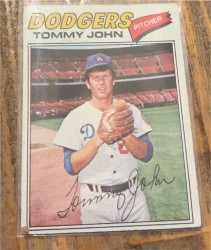 1977 Topps #128 Tommy John — front
