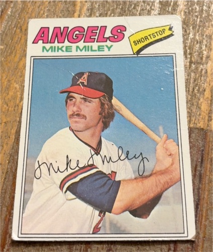 1977 Topps #257 Mike Miley — front
