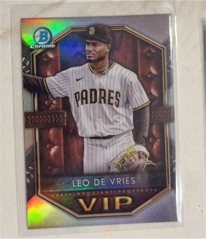 2025 Bowman Chrome #VIP-14 Leo De Vries Very Important Prospects Padres — front