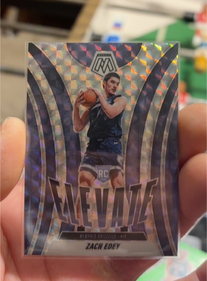 2024-25 Panini Mosaic Elevate #12 Zach Edey — front