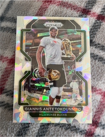 2021-22 Panini Prizm #1 Giannis Antetokounmpo — front