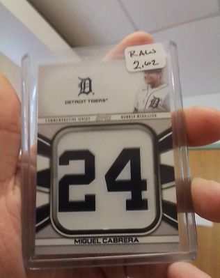 2022 Topps Series 1 Miguel Cabrera Commemorative Jersey Number Medallion #JNM-MC — front