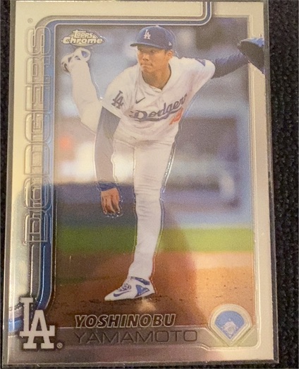 2025 Topps Chrome #179 Yoshinobu Yamamoto — front