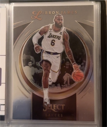 2022-23 Panini Select #18 LeBron James Select Certified — front