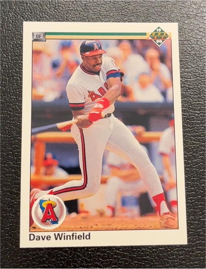 1990 Upper Deck #745 Dave Winfield — front