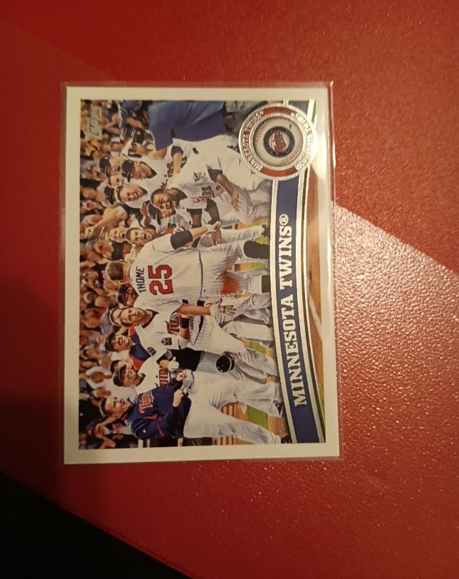 2011 Topps #614 Minnesota Twins Team Card — front