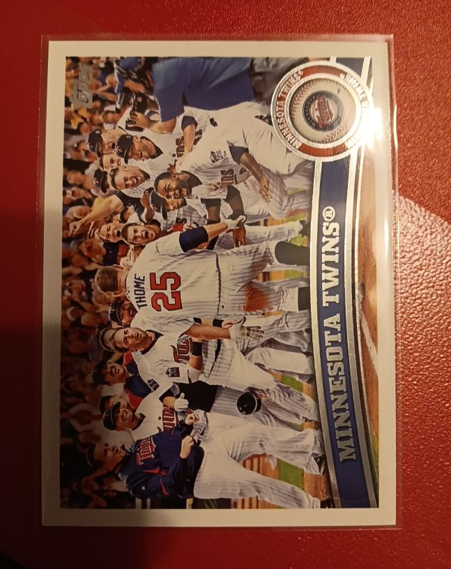 2011 Topps #614 Minnesota Twins Diamond Anniversary — front