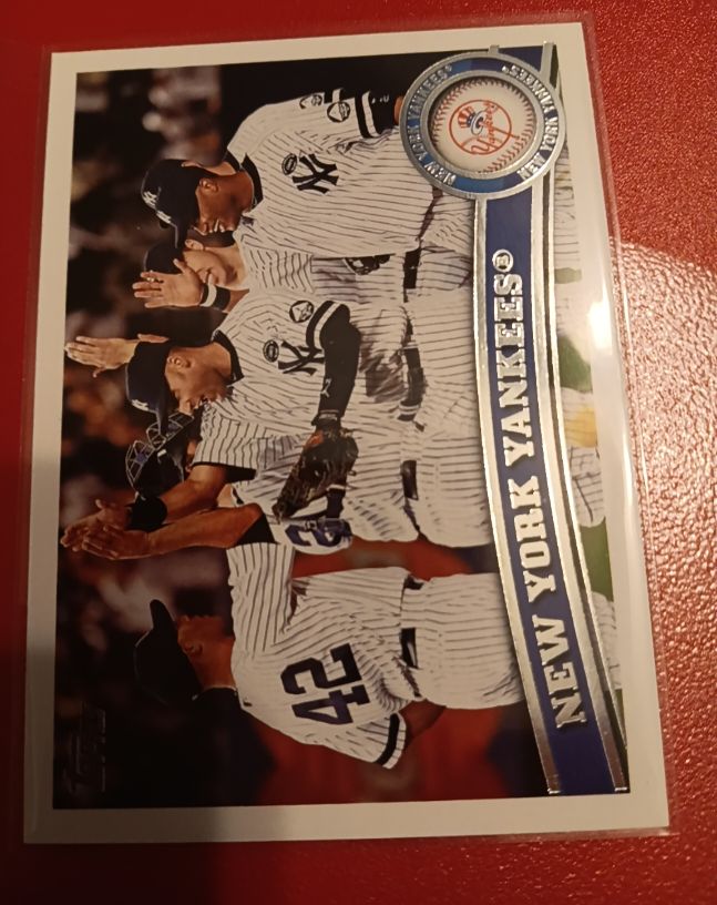 2011 Topps #424 New York Yankees — front