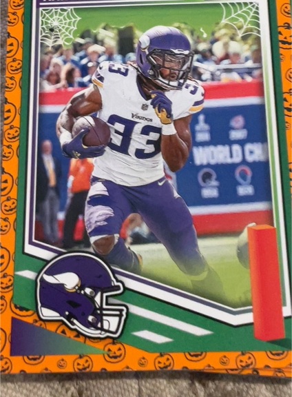 2025 Panini Score #11 Aaron Jones — front