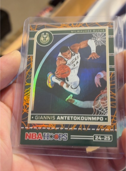 2024-25 Panini NBA Hoops #24-25 Giannis Antetokounmpo — front
