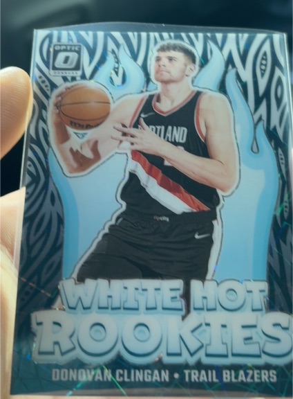 2024-25 Donruss Optic #11 Donovan Clingan White Hot Rookies — front