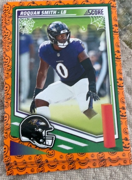 2025 Panini Score-A-Treat Football Pumpkin #10 Roquan Smith — front