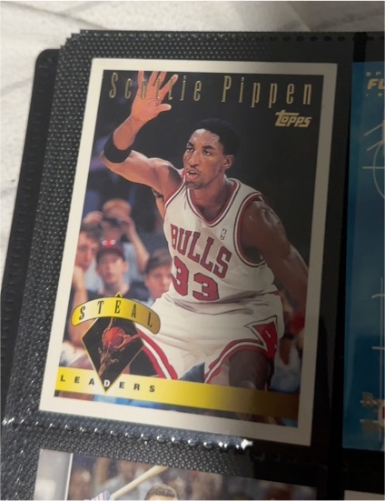 1995-96 Topps #21 Scottie Pippen — front
