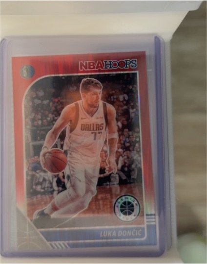 2019-20 Panini NBA Hoops Premium Stock #39 Luka Doncic — front
