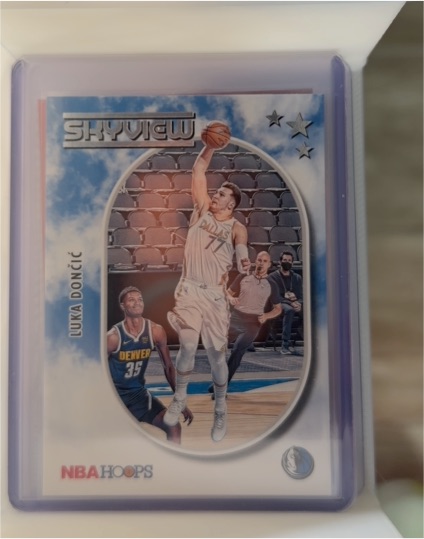 2021-22 Panini NBA Hoops #11 Luka Doncic Skyview — front