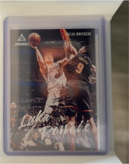 2019-20 Panini Chronicles Luminance #159 Luka Doncic — front