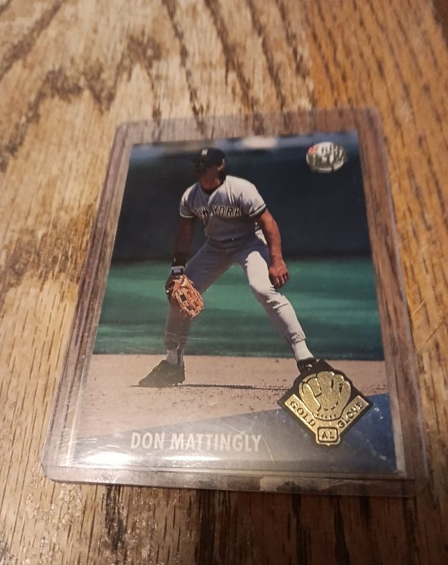 1992 Fleer Ultra #19 Don Mattingly — front