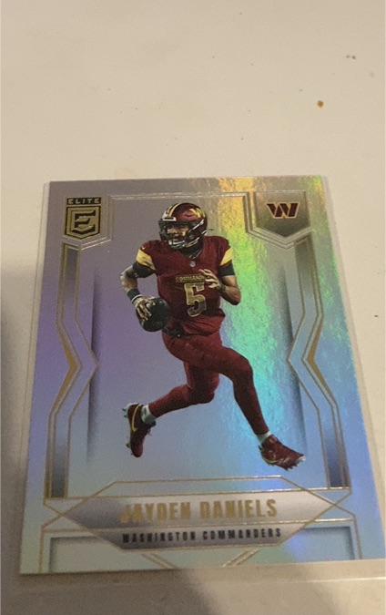 2025 Panini Donruss Elite #1 Jayden Daniels — front