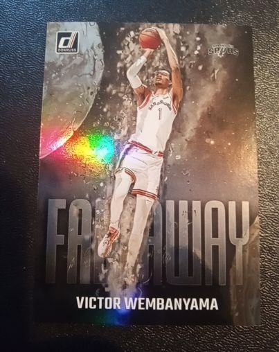 2023 Donruss Victor Wembanyama Fadeaway — front