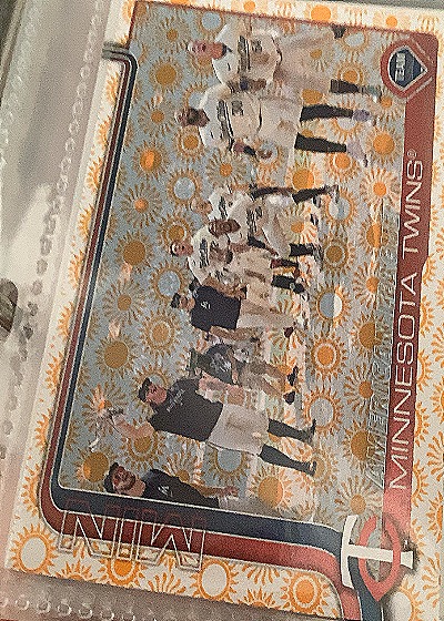 2022 Topps #MIN Minnesota Twins Team — front