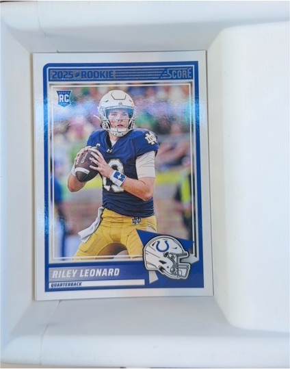 2025 Panini Score #9 Riley Leonard — front