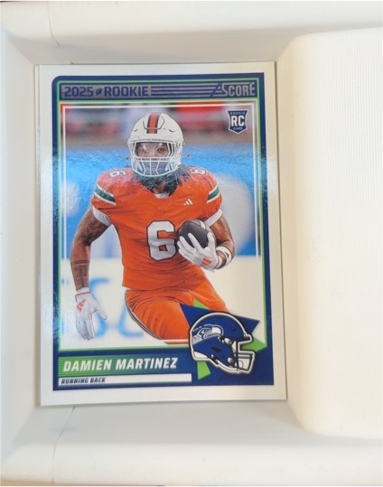 2025 Panini Score #46 Damien Martinez — front