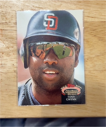 1992 Topps Stadium Club #825 Tony Gwynn — front