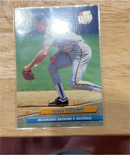1992 Fleer Ultra #87 Robin Yount — front