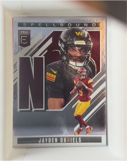 2025 Panini Donruss Elite Spellbound #10 Jayden Daniels — front