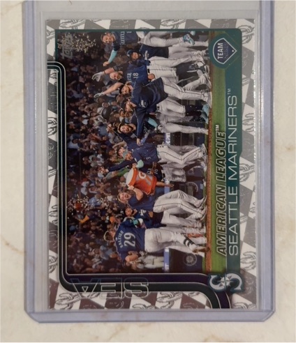 2025 Topps #96 Seattle Mariners Team Card — front