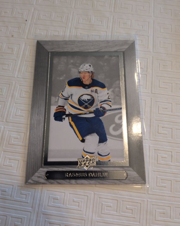 2023-24 Upper Deck Extended Series Bee Hive #BH-30 Rasmus Dahlin — front
