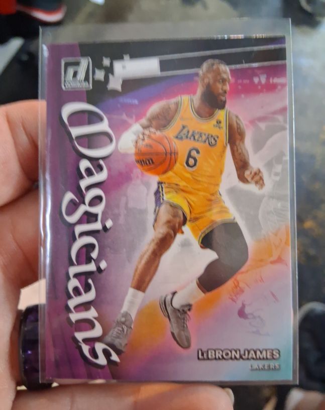 2022-23 Panini Donruss Magicians #1 LeBron James — front