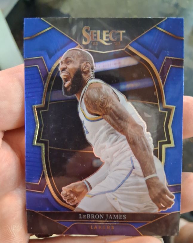 2022-23 Panini Select #26 LeBron James Blue Prizm — front
