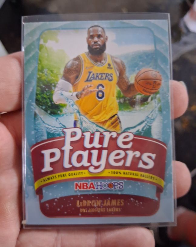 2022-23 Panini NBA Hoops #8 LeBron James Pure Players — front