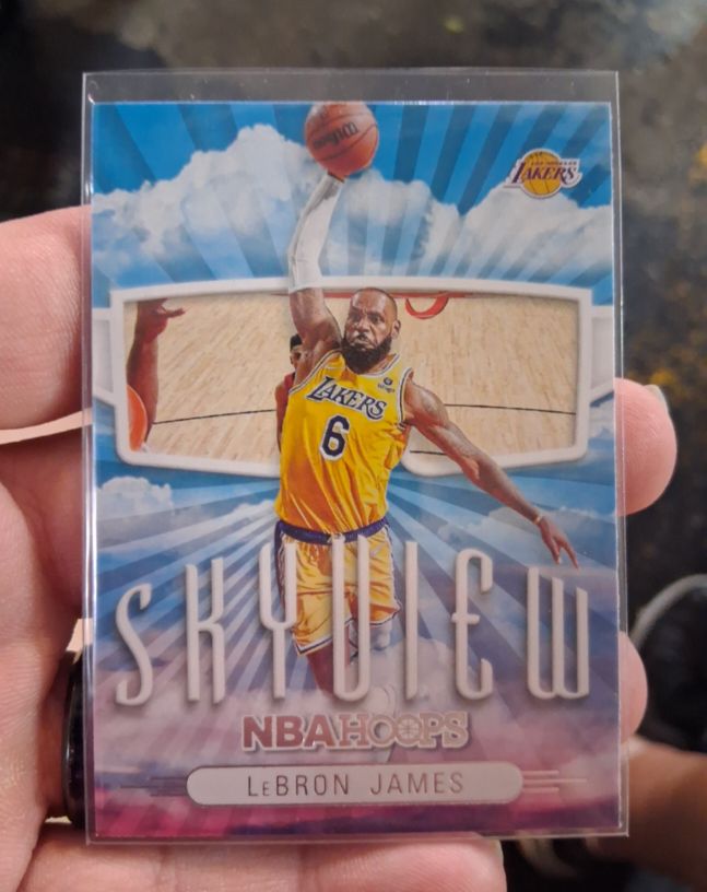 2022-23 Panini NBA Hoops #1 LeBron James Skyview — front