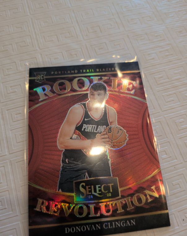 2024-25 Panini Select #11 Donovan Clingan Rookie Revolution — front