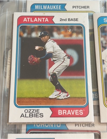 2023 Topps Heritage #25 Ozzie Albies — front