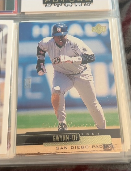 2000 Upper Deck Gold Reserve #224 Tony Gwynn — front
